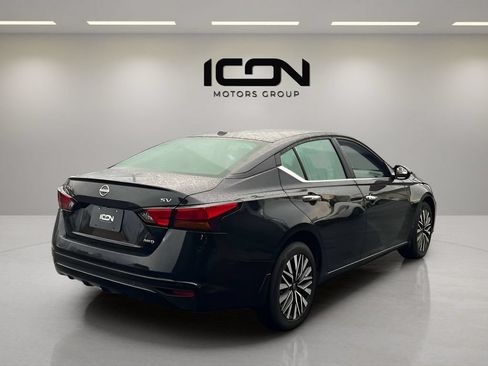 Used 2024 Nissan Altima 2.5 SV AWD/4WD image 5