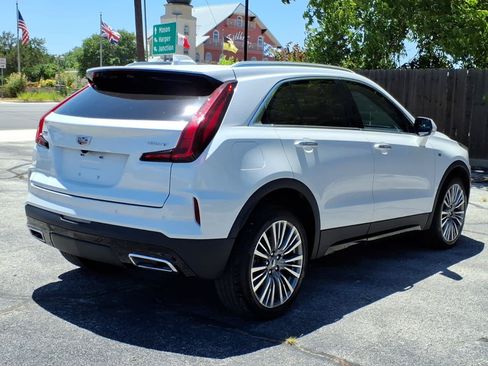 Used 2024 Cadillac XT4 Premium Luxury w/ Technology Package FWD image 9