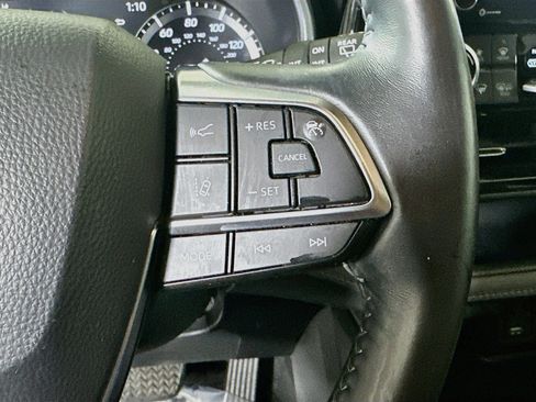 Used 2021 Toyota Highlander XSE FWD image 17