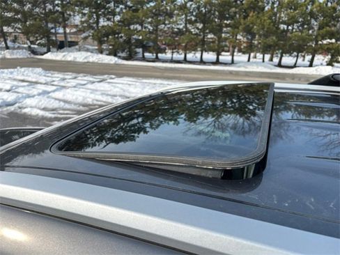 Used 2024 Toyota Highlander XLE image 17