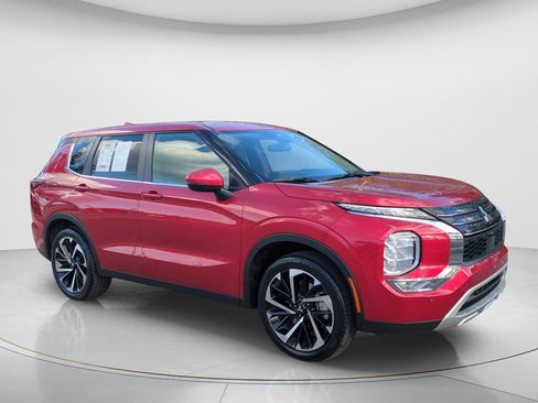 Used 2024 Mitsubishi Outlander SE Black Edition image 2