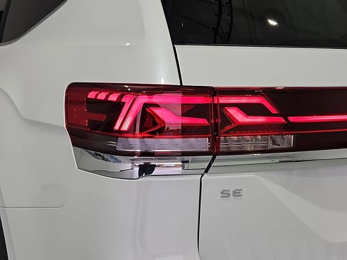 New 2026 Volkswagen Atlas SE FWD image 8