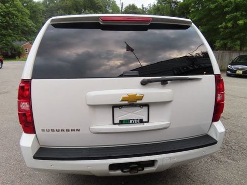 Used 2014 Chevrolet Suburban LT RWD image 7