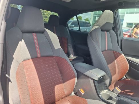 Used 2025 Toyota Corolla SE w/ SE Premium Package FWD image 30
