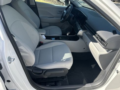 Used 2025 Hyundai Kona SEL AWD/4WD image 15