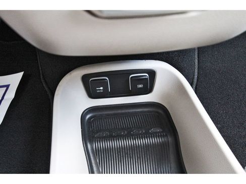 Used 2020 Chrysler Pacifica Limited w/ Advanced Safetytec Group FWD image 31
