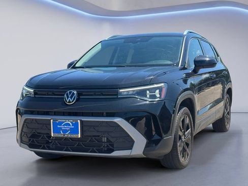 Used 2025 Volkswagen Taos SE FWD image 7