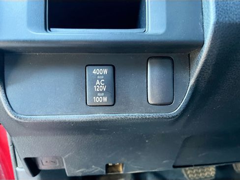 Used 2016 Toyota Tacoma TRD Sport image 10