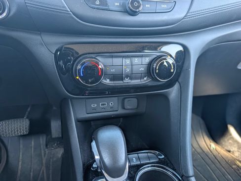 Used 2022 Buick Encore GX Preferred w/ Cold Weather Comfort Package AWD/4WD image 24