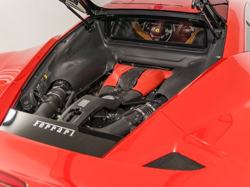 Used 2020 Ferrari F8 Tributo image 37