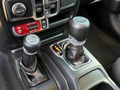 Used 2022 Jeep Gladiator Rubicon w/ Cold Weather Group image 28