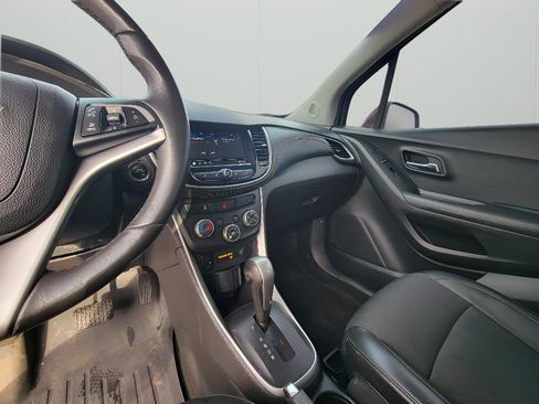 Used 2021 Chevrolet Trax LT w/ LT Convenience Package AWD/4WD image 16