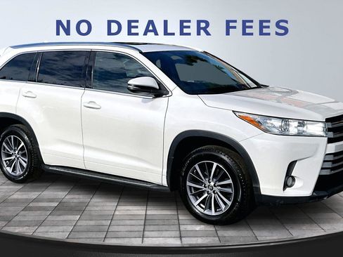 Used 2017 Toyota Highlander XLE image 3