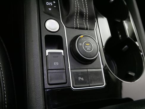 Used 2022 Volkswagen Atlas SEL R-Line image 29