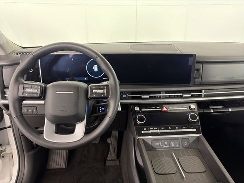 Used 2025 Hyundai Santa Fe Limited image 3