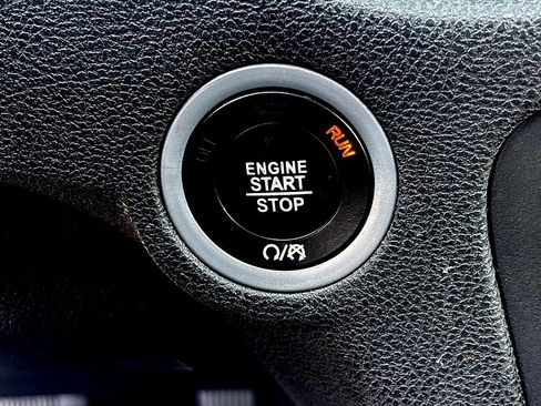 Used 2022 Dodge Charger SXT RWD image 16