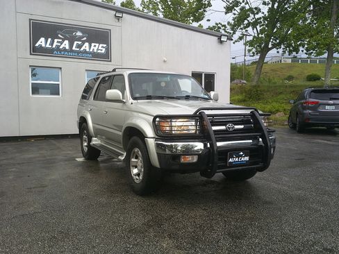 Used 2000 Toyota 4Runner SR5 AWD/4WD image 3