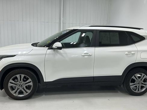 Used 2023 Kia Seltos S w/ Navigation Package image 3