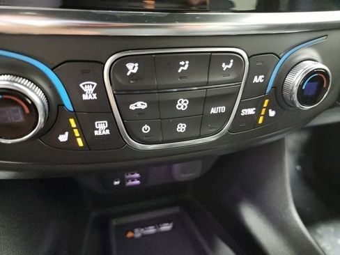 Used 2023 Chevrolet Traverse LT w/ LT Premium Package AWD/4WD image 35
