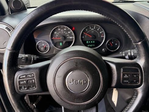 Used 2014 Jeep Wrangler Unlimited Rubicon w/ Connectivity Group AWD/4WD image 15