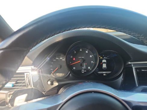 Used 2018 Porsche Macan AWD/4WD image 11