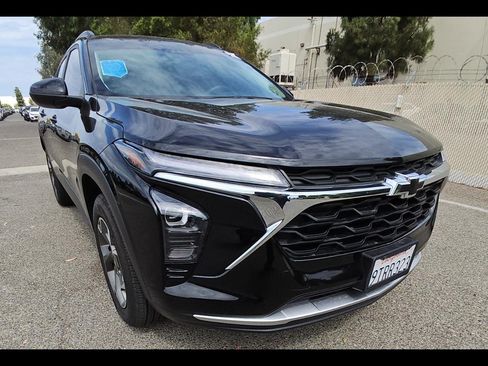 Used 2025 Chevrolet Trax LT w/ Driver Confidence Package FWD image 14