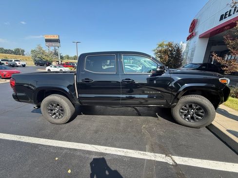 Used 2023 Toyota Tacoma SR5 w/ Technology Package AWD/4WD image 3