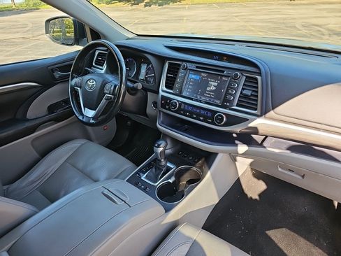 Used 2018 Toyota Highlander Limited Platinum AWD/4WD image 13