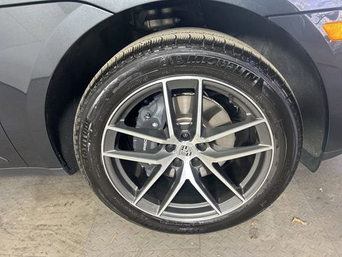 Certified 2025 Porsche Macan image 12