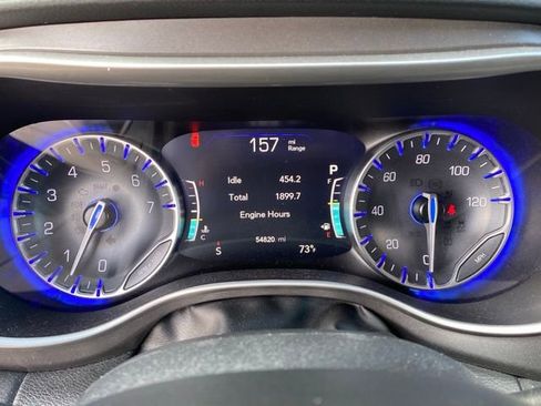 Used 2023 Chrysler Pacifica Touring-L image 19