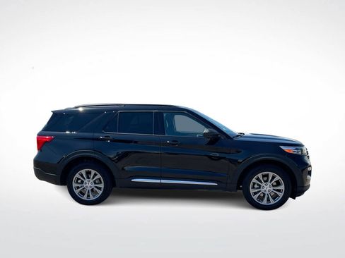 Used 2023 Ford Explorer XLT w/ Equipment Group 202A AWD/4WD image 9