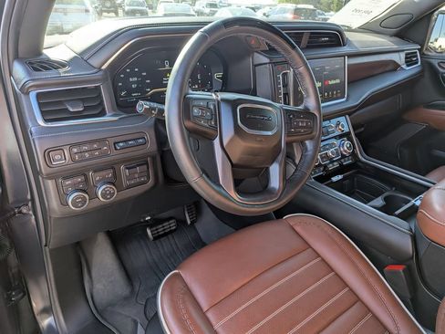 Used 2024 GMC Yukon XL Denali Ultimate AWD/4WD image 10