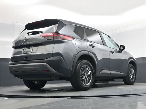 Used 2023 Nissan Rogue S image 14
