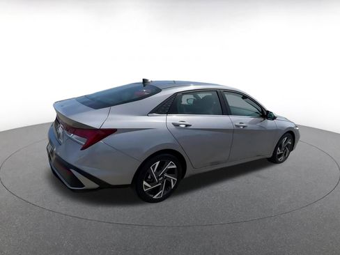 Used 2025 Hyundai Elantra Limited image 15