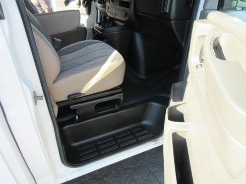 Used 2012 Chevrolet Express 3500 RWD image 19