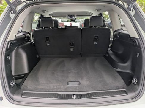 Used 2023 Jeep Grand Cherokee Limited image 14