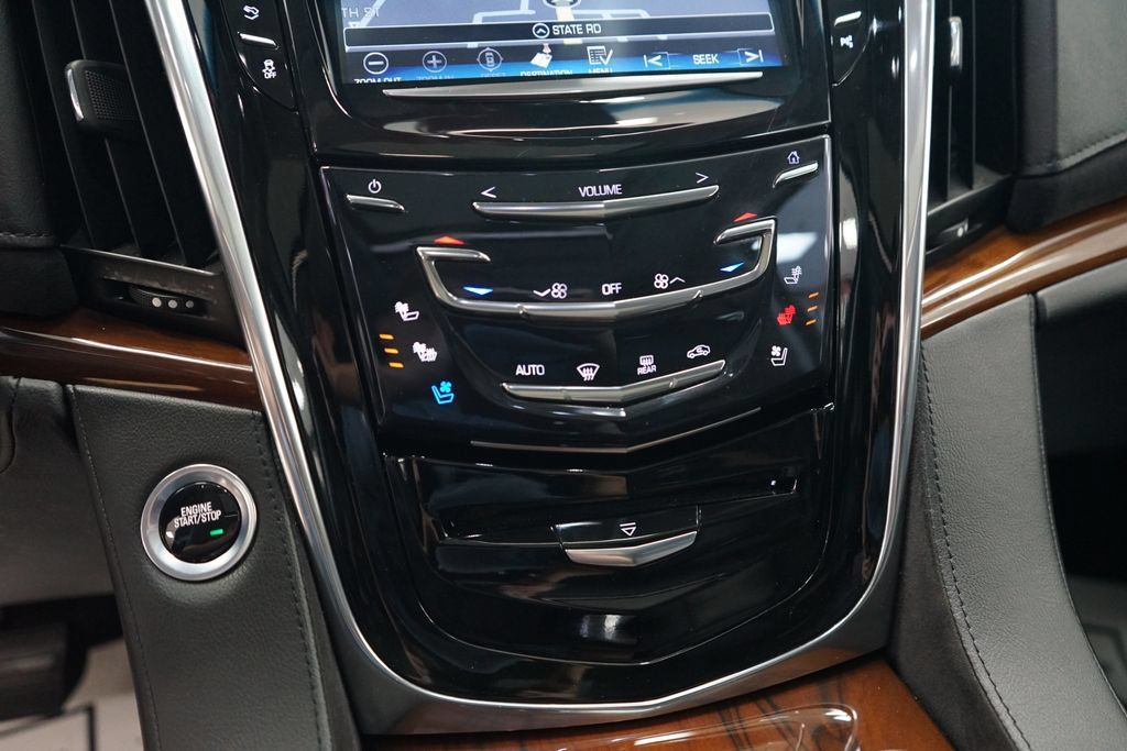Used 2018 Cadillac Escalade Luxury AWD/4WD image 42