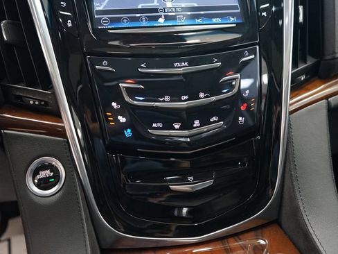 Used 2018 Cadillac Escalade Luxury AWD/4WD image 42