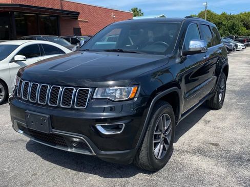 Used 2018 Jeep Grand Cherokee Limited AWD/4WD image 4