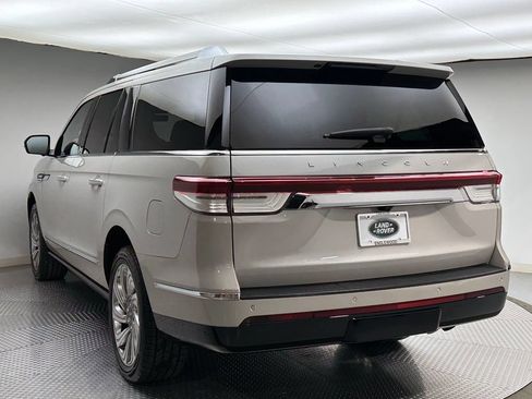Used 2023 Lincoln Navigator L Reserve AWD/4WD image 3