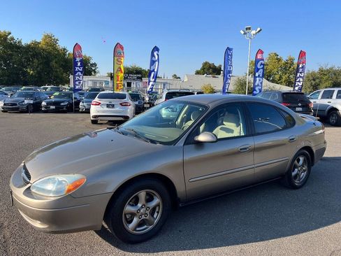 Used 2003 Ford Taurus SE image 4