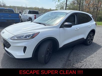 Used 2022 Ford Escape SE w/ SE Sport Appearance Package