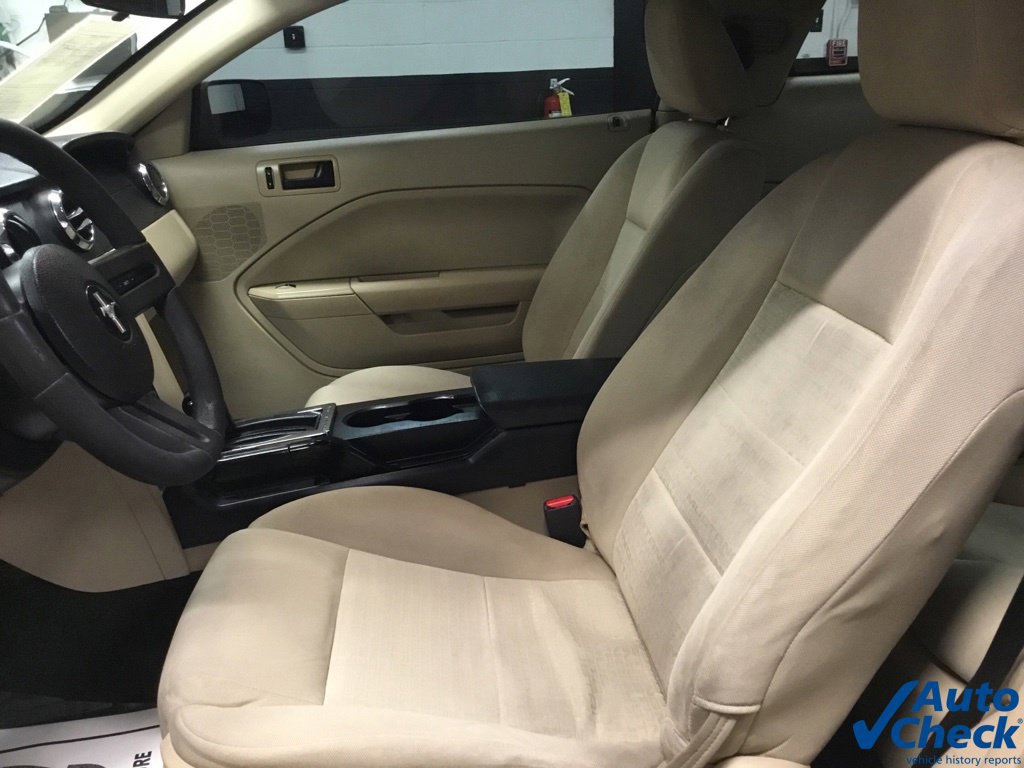Used 2005 Ford Mustang Premium RWD image 21