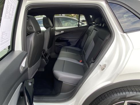 Certified 2023 Volkswagen ID.4 Pro S AWD/4WD image 38