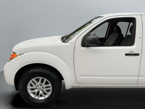 Used 2018 Nissan Frontier SV image 28