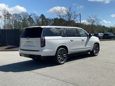 Used 2022 Cadillac Escalade ESV Sport w/ Touring Package image 3