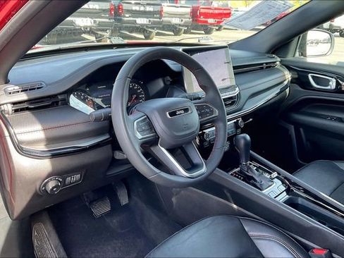 Used 2025 Jeep Compass Trailhawk AWD/4WD image 13