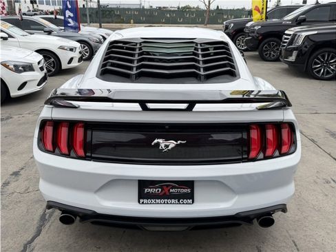 Used 2018 Ford Mustang Coupe RWD image 11