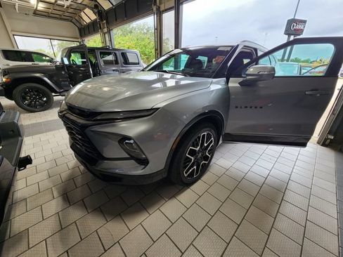 Used 2023 Chevrolet Blazer RS w/ Driver Confidence II Package FWD image 2