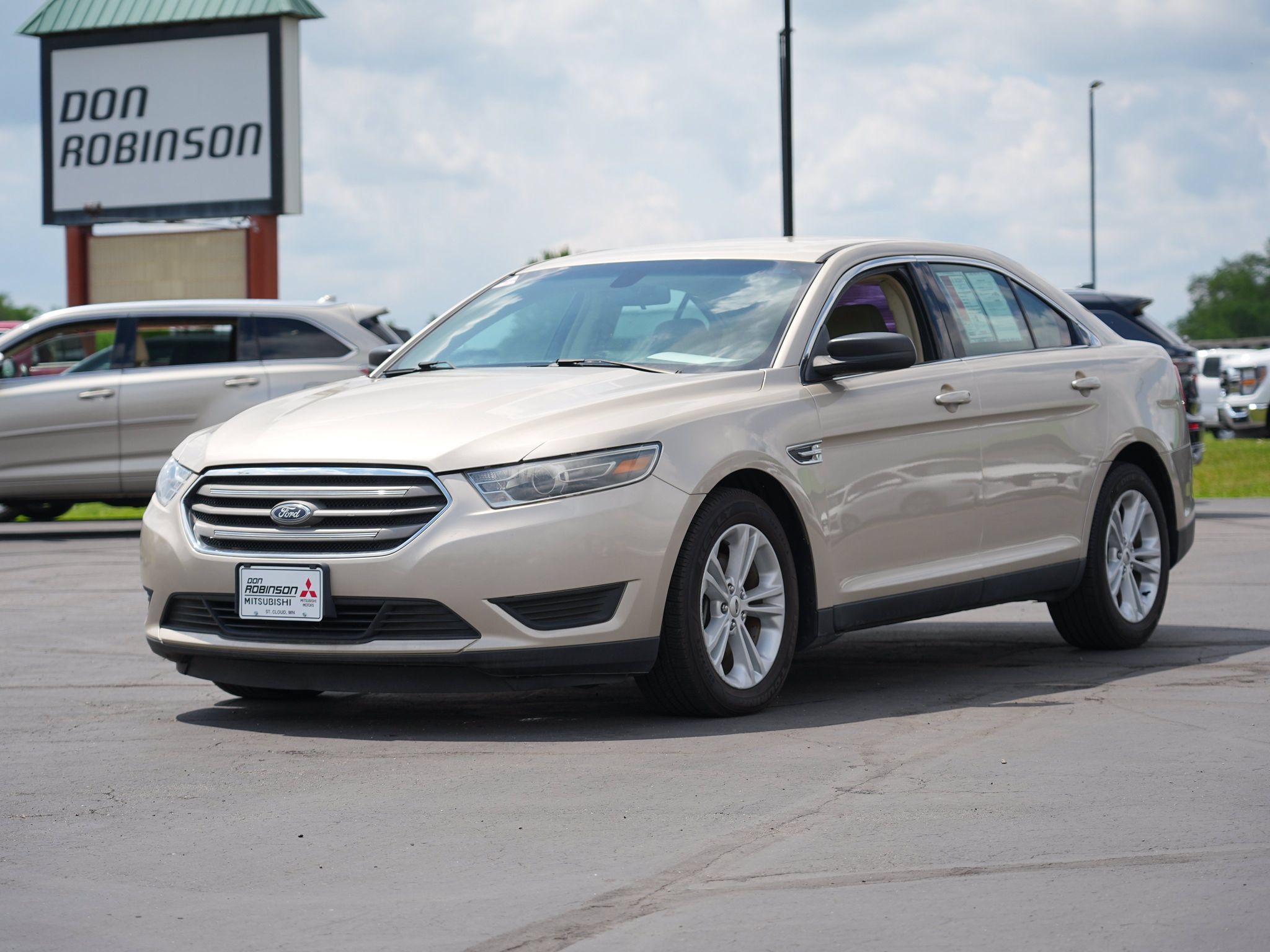 Used 2018 Ford Taurus SE FWD image 8
